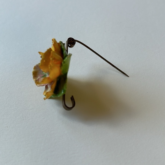 VINTAGE🗝️ Yellow Art Glass Flower with Metal Pin - Picture 5 of 6